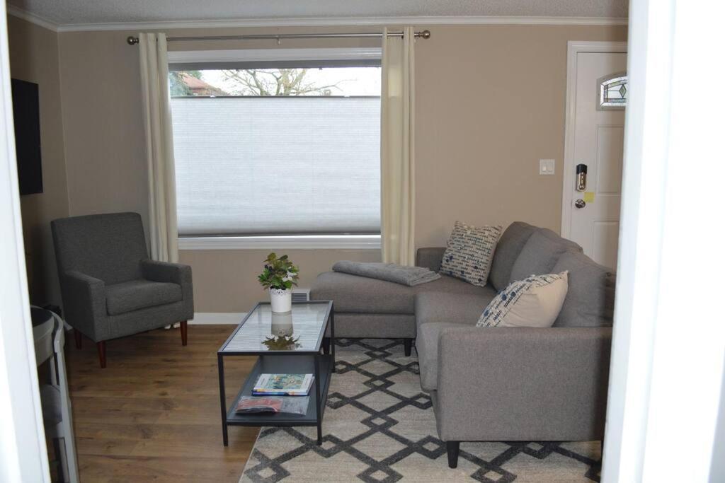 Cozy Crown Hill Carkeek Cottage W/3 Beds, Full Kitchen & Backyard In North シアトル エクステリア 写真