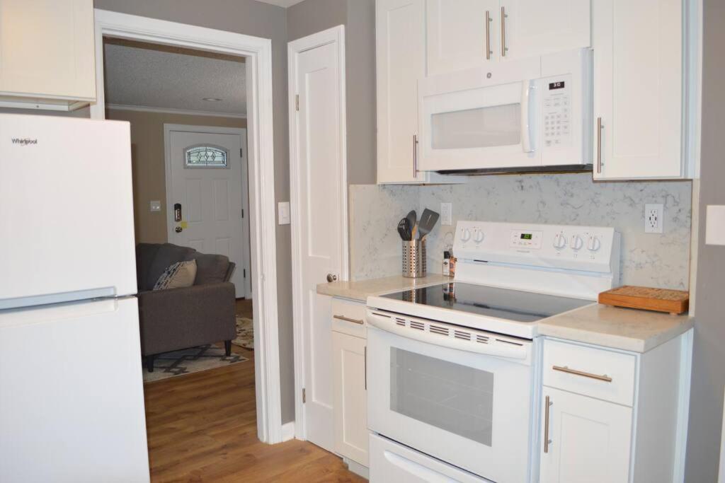 Cozy Crown Hill Carkeek Cottage W/3 Beds, Full Kitchen & Backyard In North シアトル エクステリア 写真