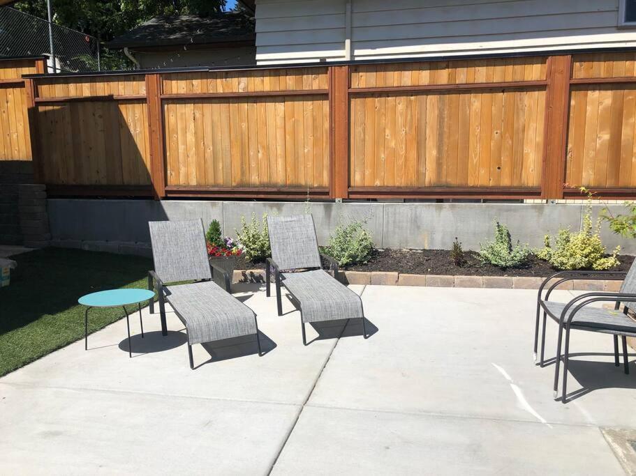 Cozy Crown Hill Carkeek Cottage W/3 Beds, Full Kitchen & Backyard In North シアトル エクステリア 写真