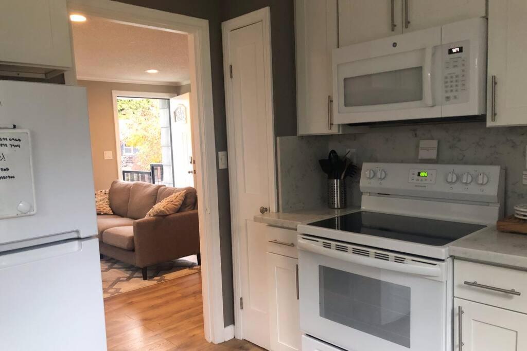 Cozy Crown Hill Carkeek Cottage W/3 Beds, Full Kitchen & Backyard In North シアトル エクステリア 写真