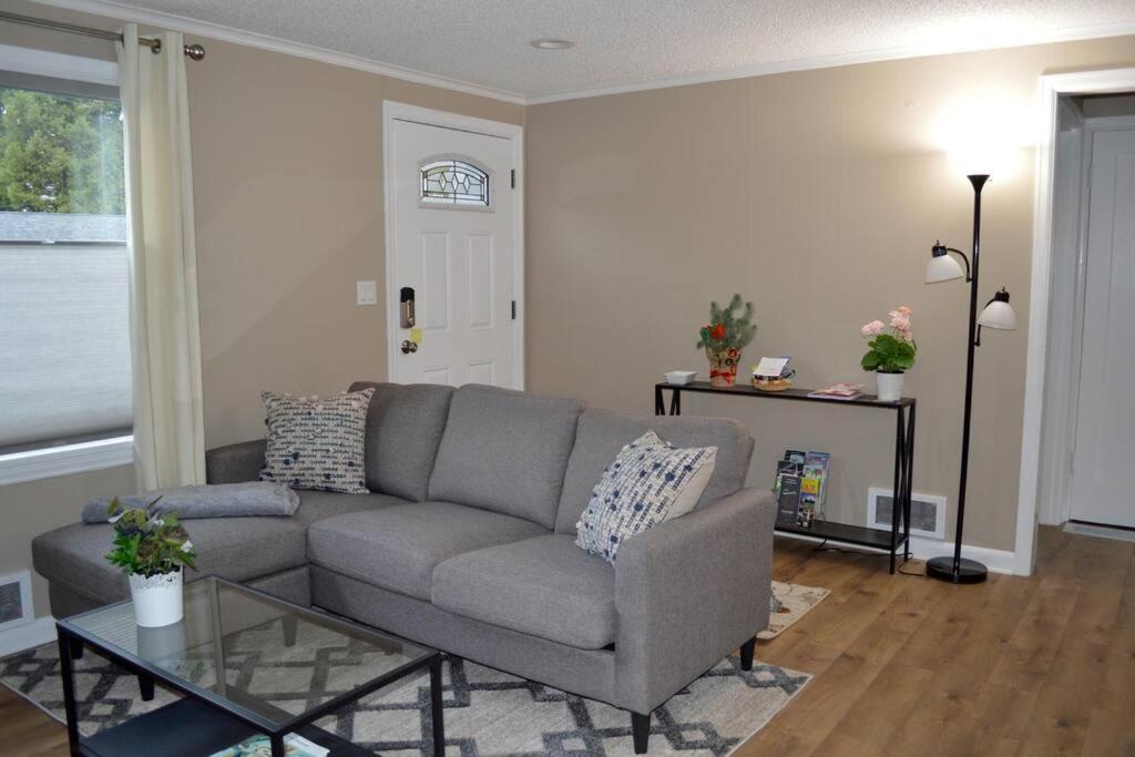 Cozy Crown Hill Carkeek Cottage W/3 Beds, Full Kitchen & Backyard In North シアトル エクステリア 写真