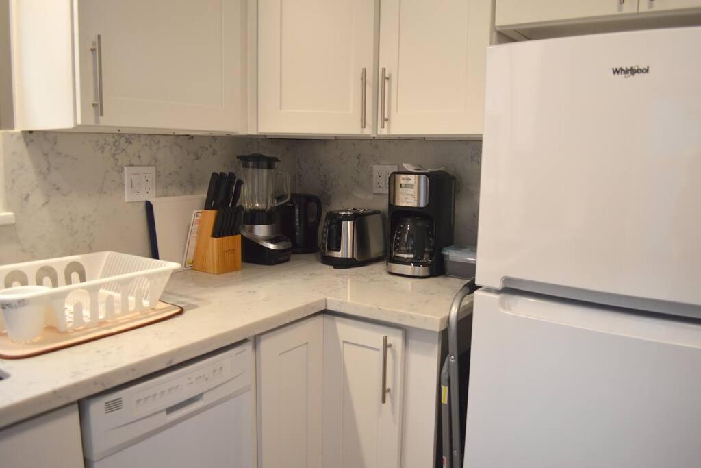 Cozy Crown Hill Carkeek Cottage W/3 Beds, Full Kitchen & Backyard In North シアトル エクステリア 写真