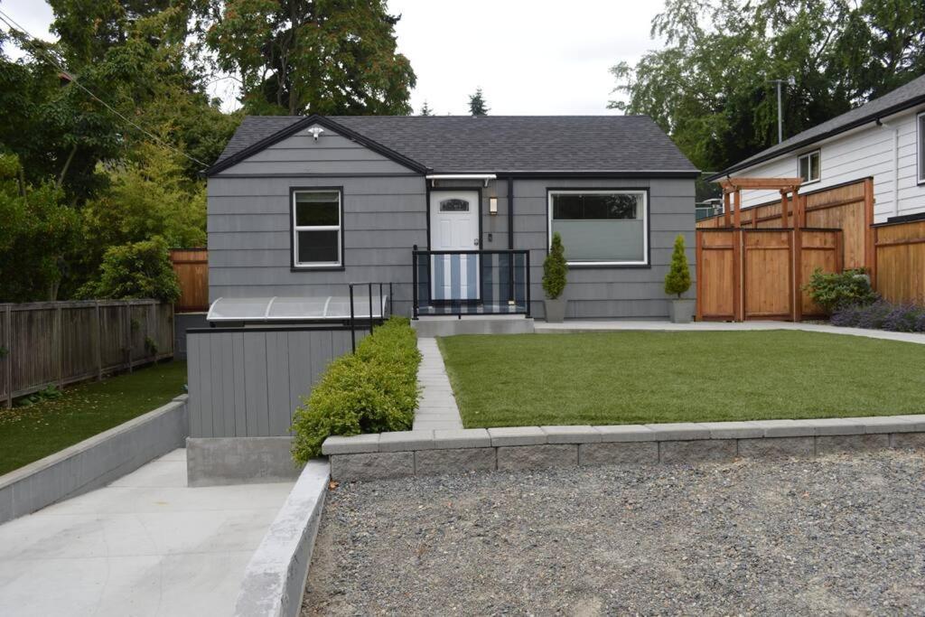 Cozy Crown Hill Carkeek Cottage W/3 Beds, Full Kitchen & Backyard In North シアトル エクステリア 写真